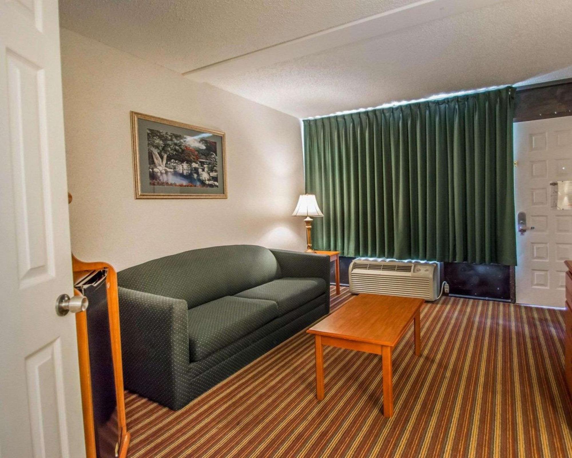Quality Inn & Suites At Tropicana Field San Petersburgo Exterior foto