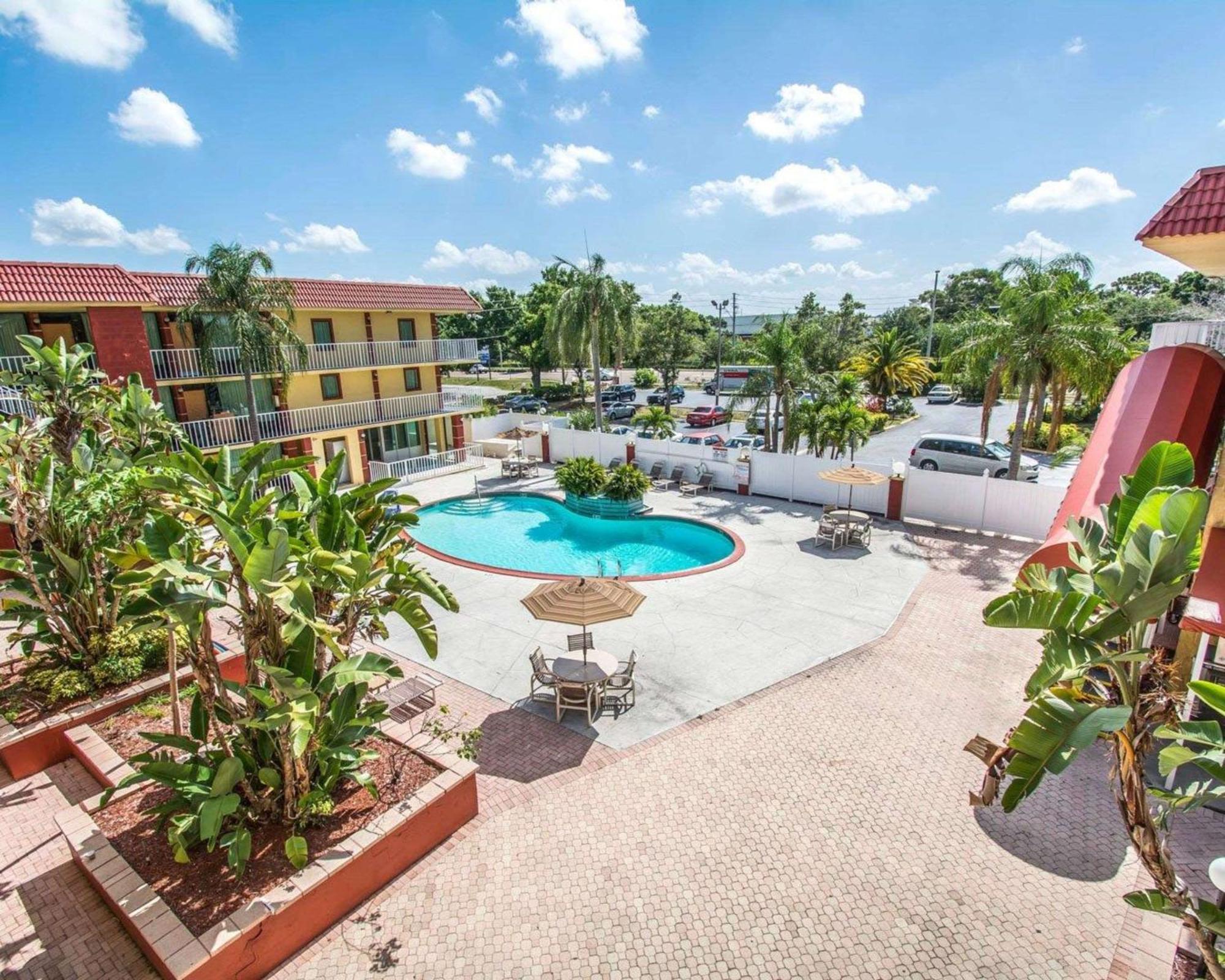 Quality Inn & Suites At Tropicana Field San Petersburgo Exterior foto