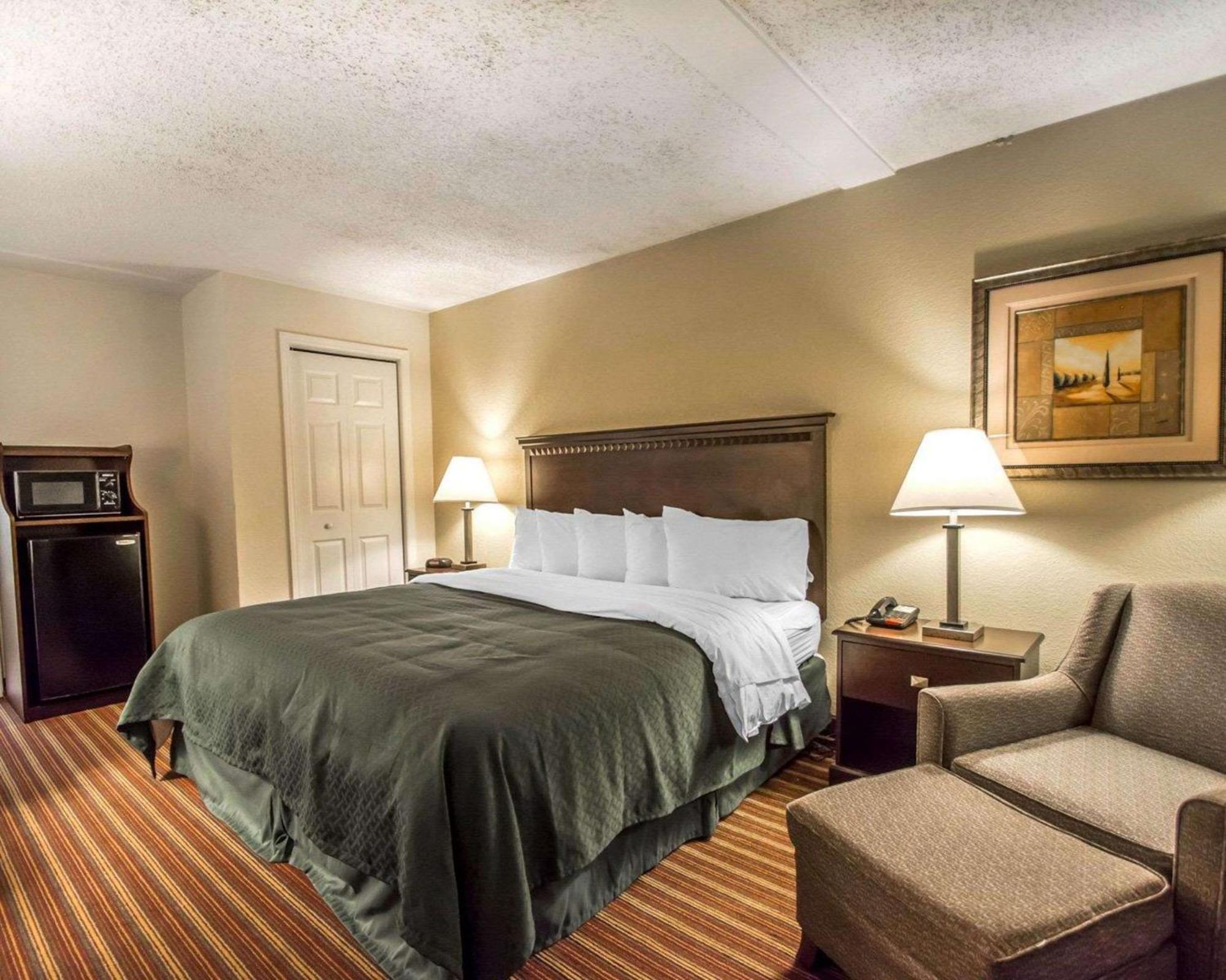 Quality Inn & Suites At Tropicana Field San Petersburgo Exterior foto