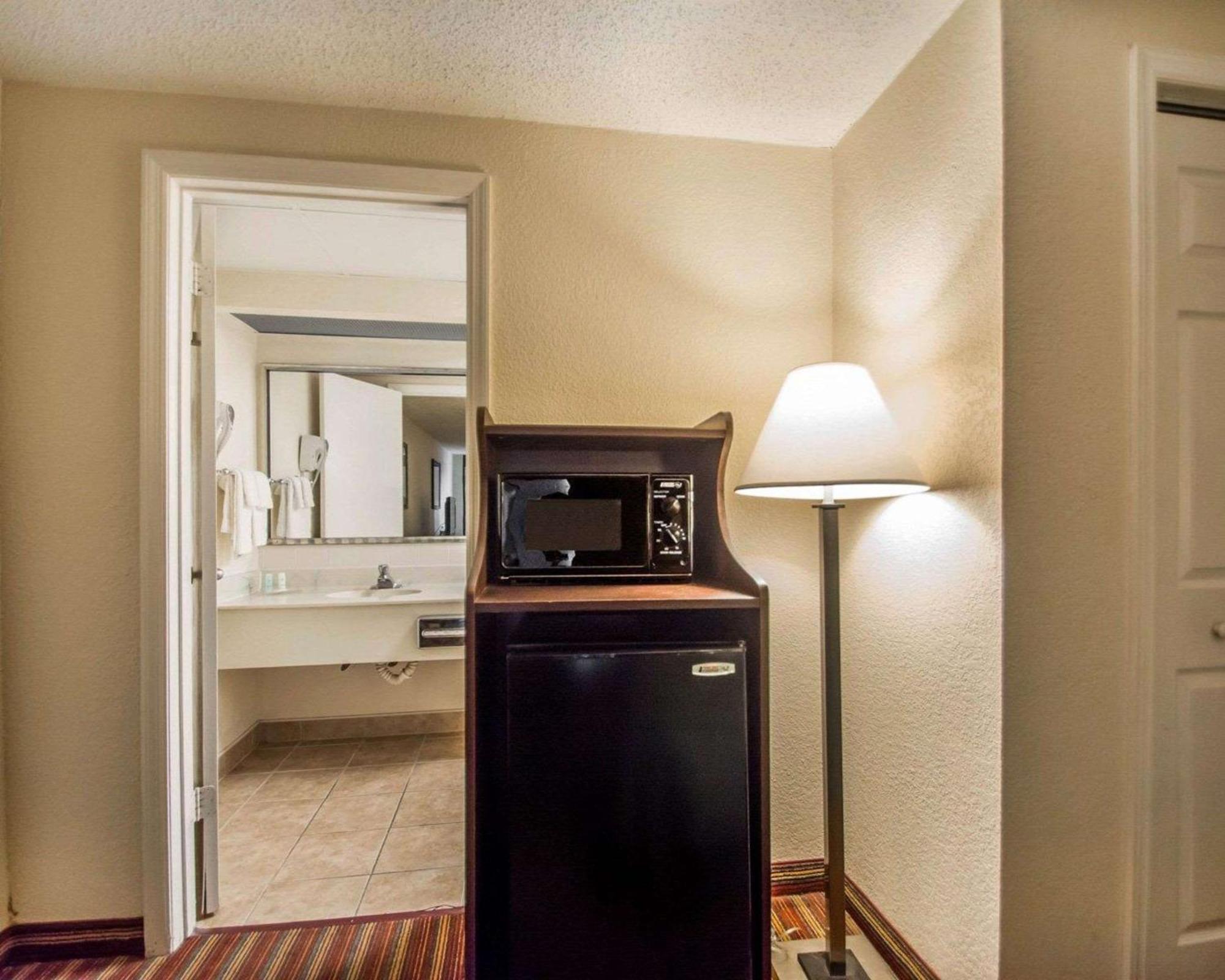 Quality Inn & Suites At Tropicana Field San Petersburgo Exterior foto