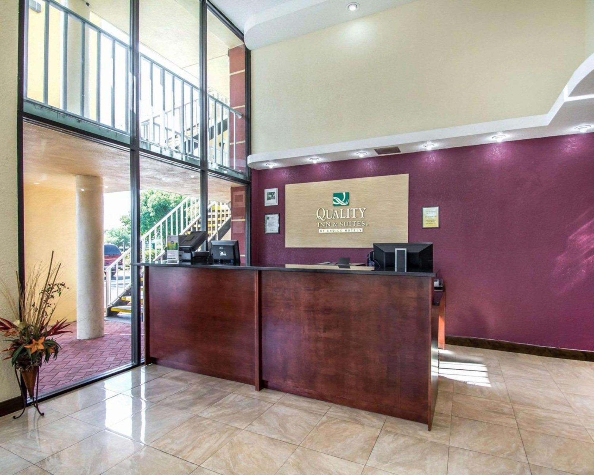 Quality Inn & Suites At Tropicana Field San Petersburgo Exterior foto