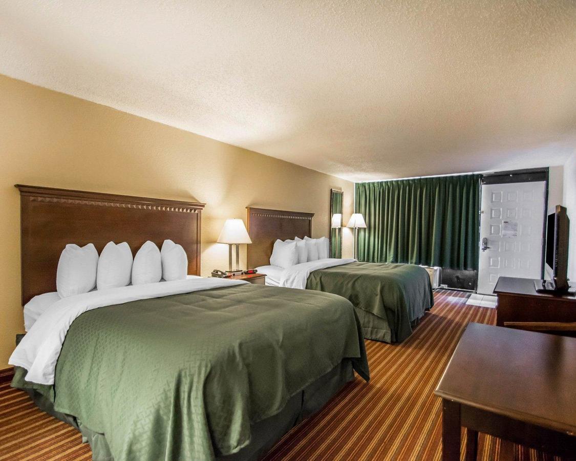 Quality Inn & Suites At Tropicana Field San Petersburgo Exterior foto